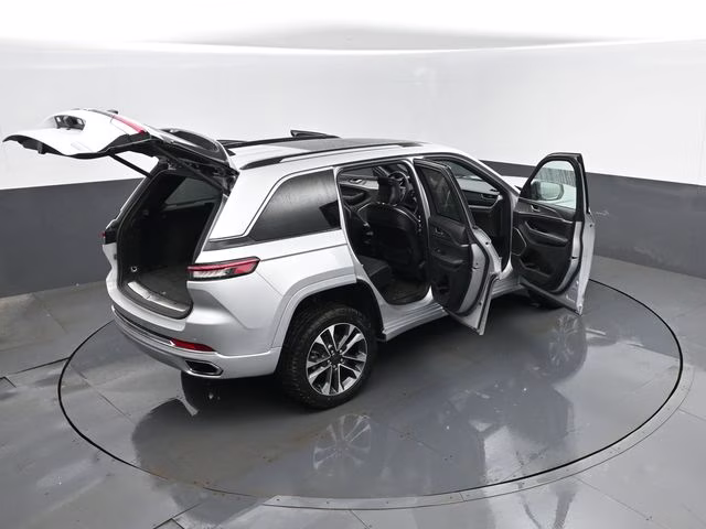 2023 Silver Zynith Jeep Grand Cherokee Overland 4X4 SUV