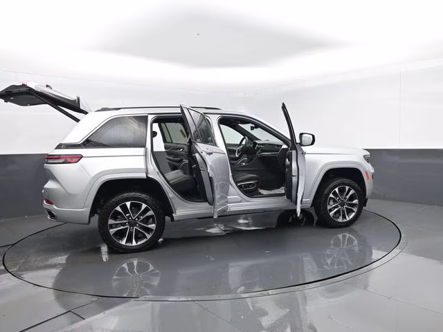 2023 Silver Zynith Jeep Grand Cherokee Overland 4X4 SUV