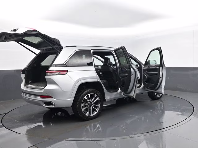 2023 Silver Zynith Jeep Grand Cherokee Overland 4X4 SUV