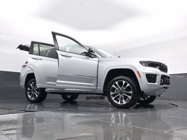 2023 Silver Zynith Jeep Grand Cherokee Overland 4X4 SUV