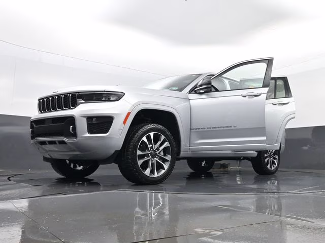 2023 Silver Zynith Jeep Grand Cherokee Overland 4X4 SUV