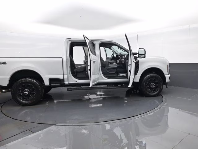 2026 Avalanche Ford Super Duty F-350 SRW 4X4 Truck