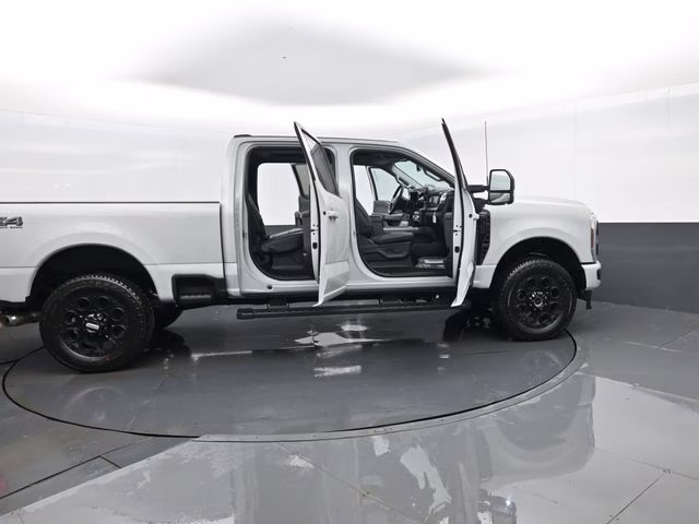 2026 Avalanche Ford Super Duty F-350 SRW Lariat 4X4 Truck