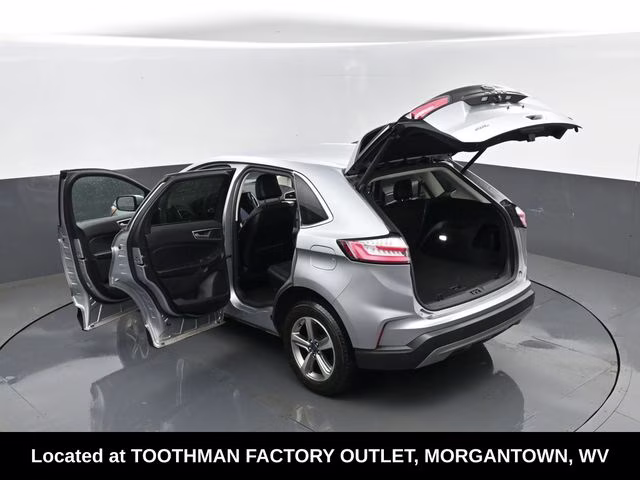 2022 Silver Metallic Ford Edge SEL AWD SUV