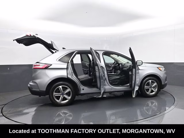 2022 Silver Metallic Ford Edge SEL AWD SUV