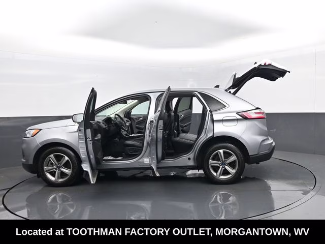 2022 Silver Metallic Ford Edge SEL AWD SUV