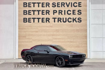 2017 Pitch Black Clearcoat Dodge Challenger R/T RWD Coupe