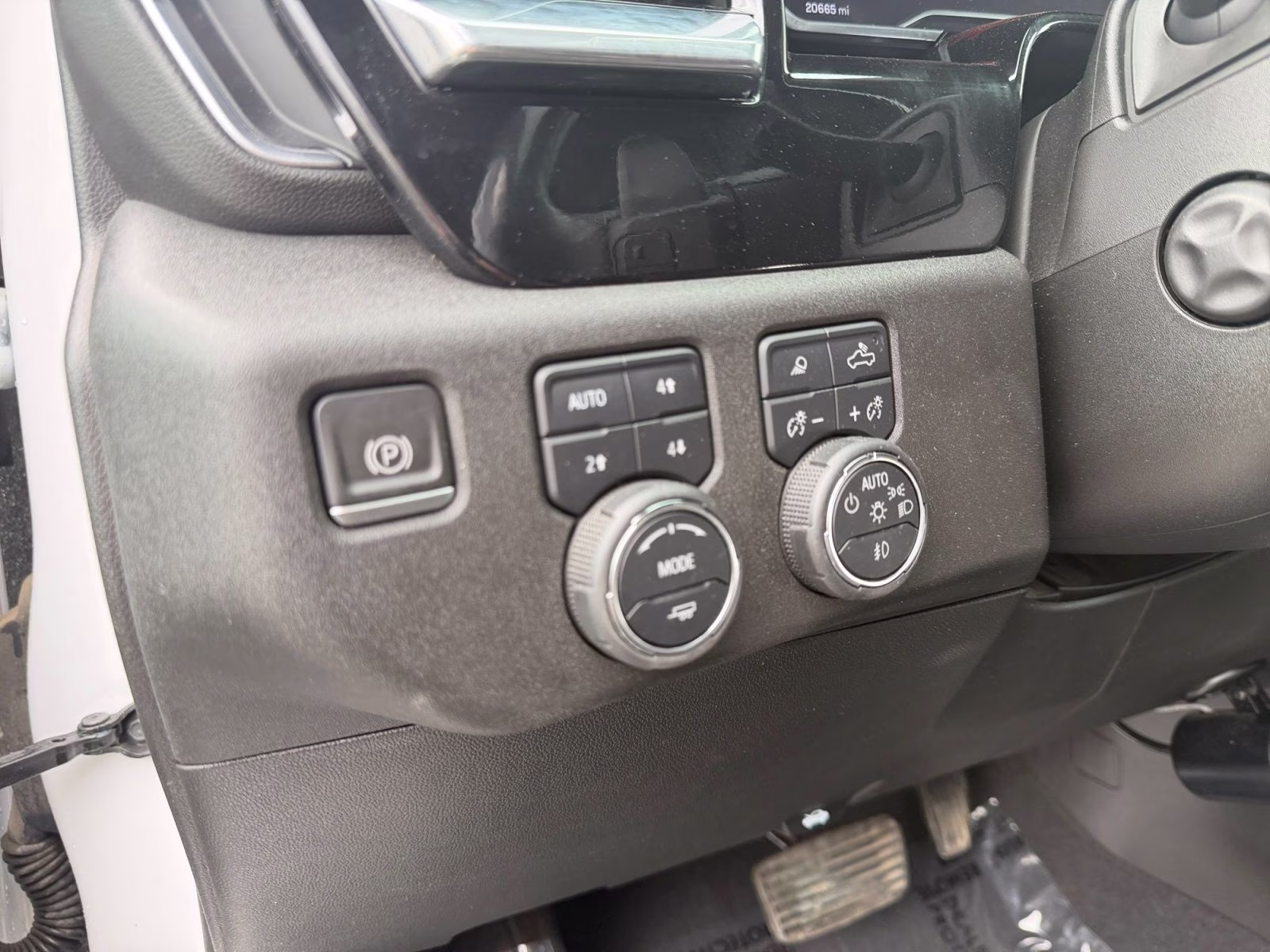 2022 White Chevrolet Silverado 1500 LTZ 4X4 Truck