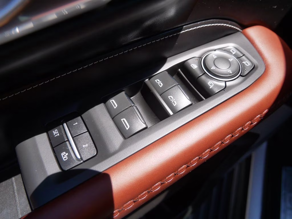 2023 White GMC Yukon Denali Ultimate 4X4 SUV
