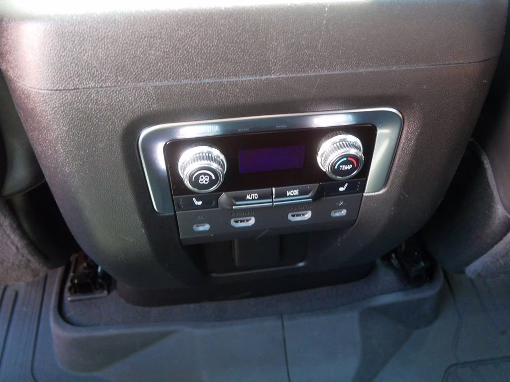 2023 White GMC Yukon Denali Ultimate 4X4 SUV
