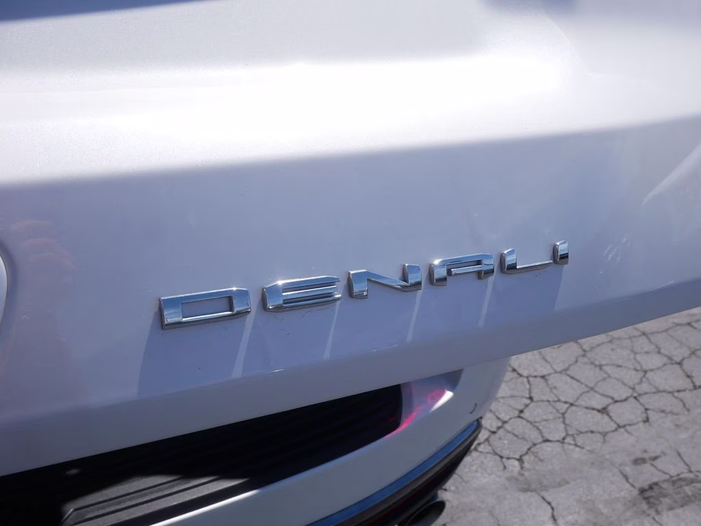 2023 White GMC Yukon Denali Ultimate 4X4 SUV