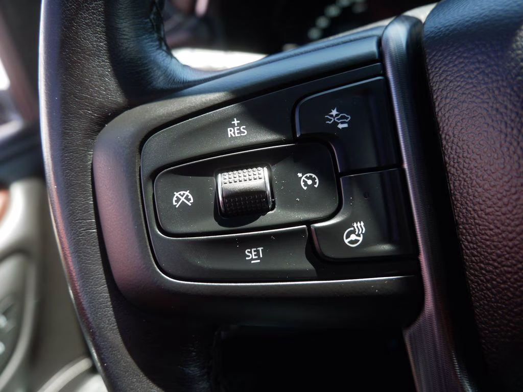 2023 White GMC Yukon Denali Ultimate 4X4 SUV