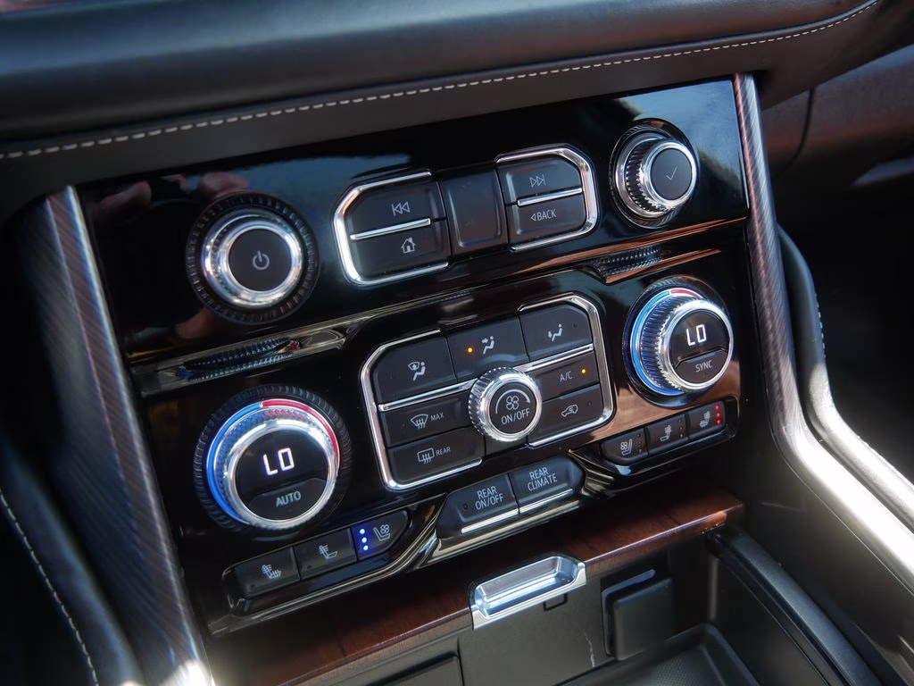 2023 White GMC Yukon Denali Ultimate 4X4 SUV