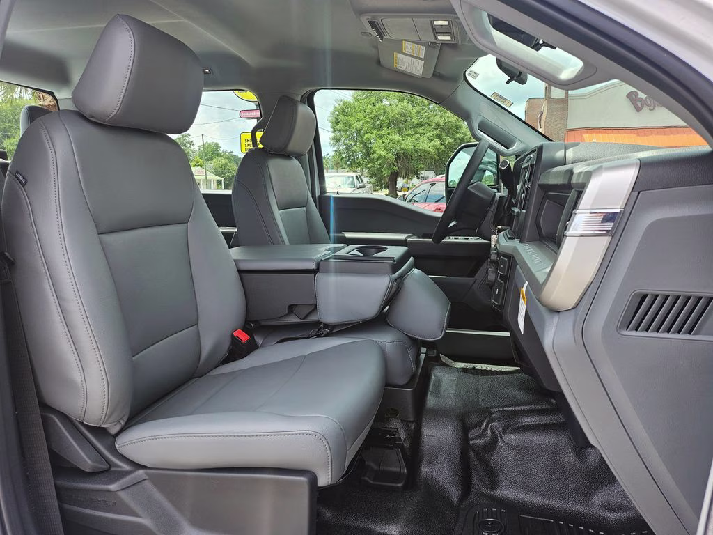 2026 Oxford White Ford Super Duty F-350 SRW XL 4X4 Truck