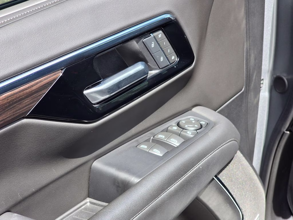 2025 Sterling Gray Metallic Chevrolet Tahoe Z71 4X4 SUV