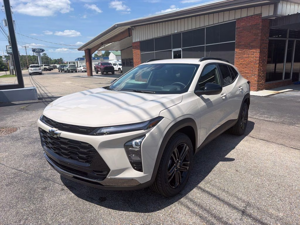 2026 White Sands Chevrolet Trax ACTIV FWD SUV
