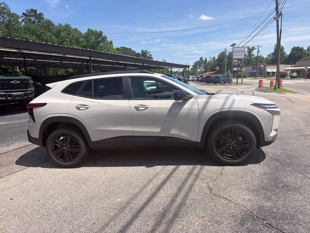 2026 White Sands Chevrolet Trax ACTIV FWD SUV