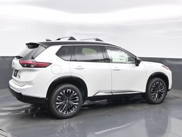 2026 Everest White Pearl/Super Black Nissan Rogue Platinum AWD SUV
