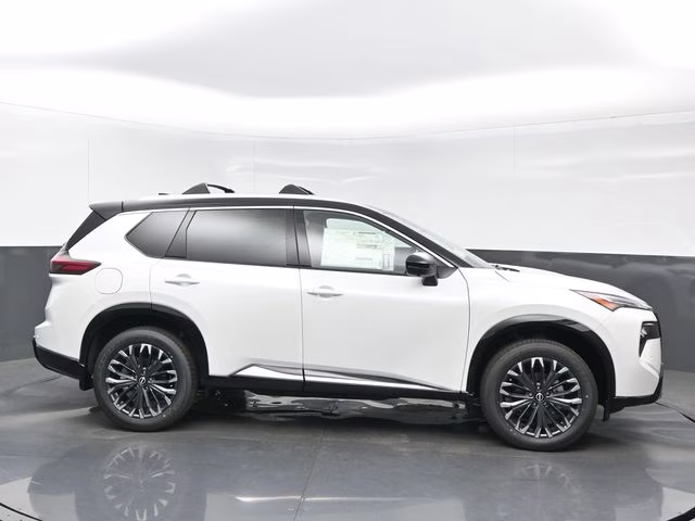 2026 Everest White Pearl/Super Black Nissan Rogue Platinum AWD SUV