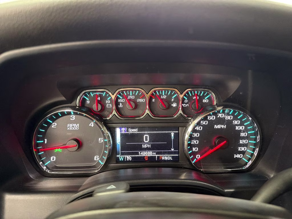 2018 Silver Ice Metallic Chevrolet Silverado 1500 LT RWD Truck