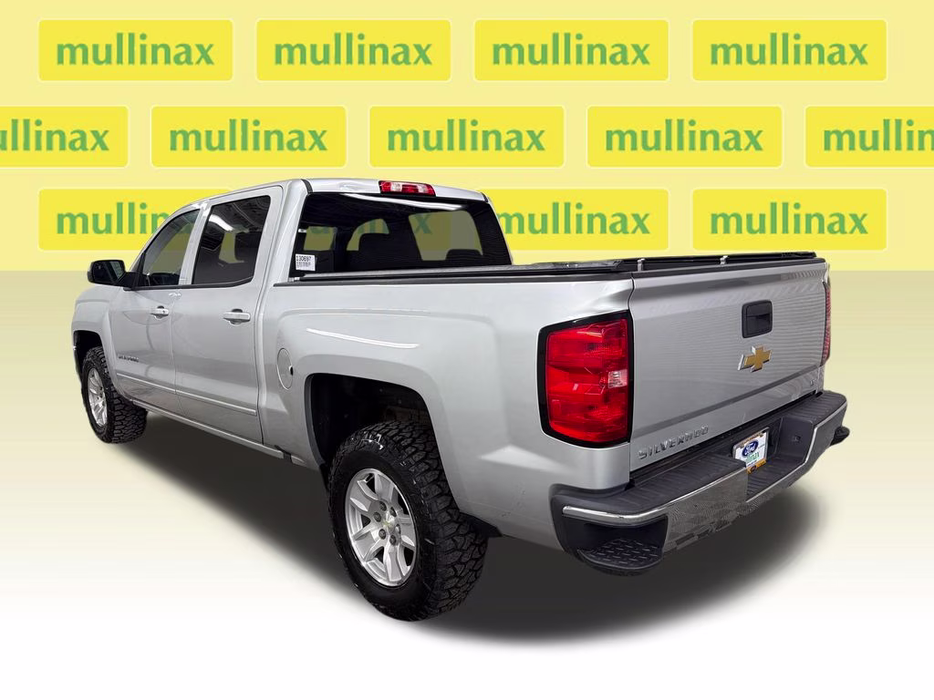 2018 Silver Ice Metallic Chevrolet Silverado 1500 LT RWD Truck