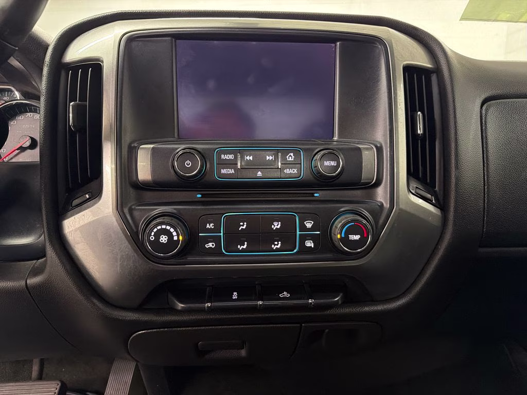 2018 Silver Ice Metallic Chevrolet Silverado 1500 LT RWD Truck