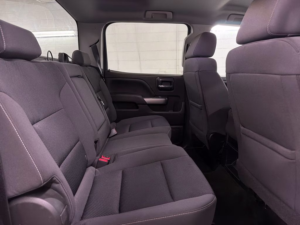 2018 Silver Ice Metallic Chevrolet Silverado 1500 LT RWD Truck
