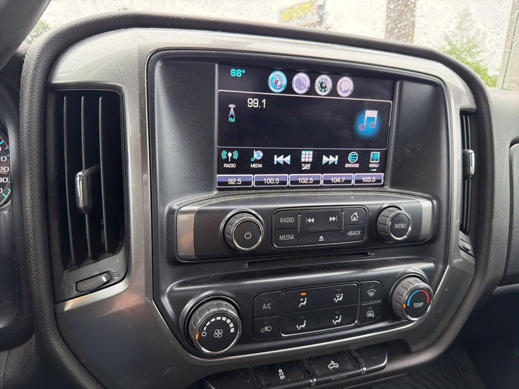 2018 Silver Ice Metallic Chevrolet Silverado 1500 LT RWD Truck