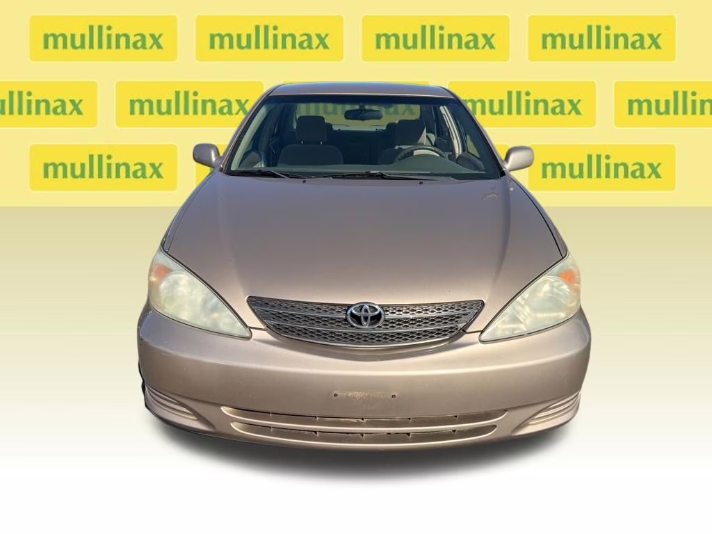 2002 Desert Sand Mica Toyota Camry SE FWD Sedan
