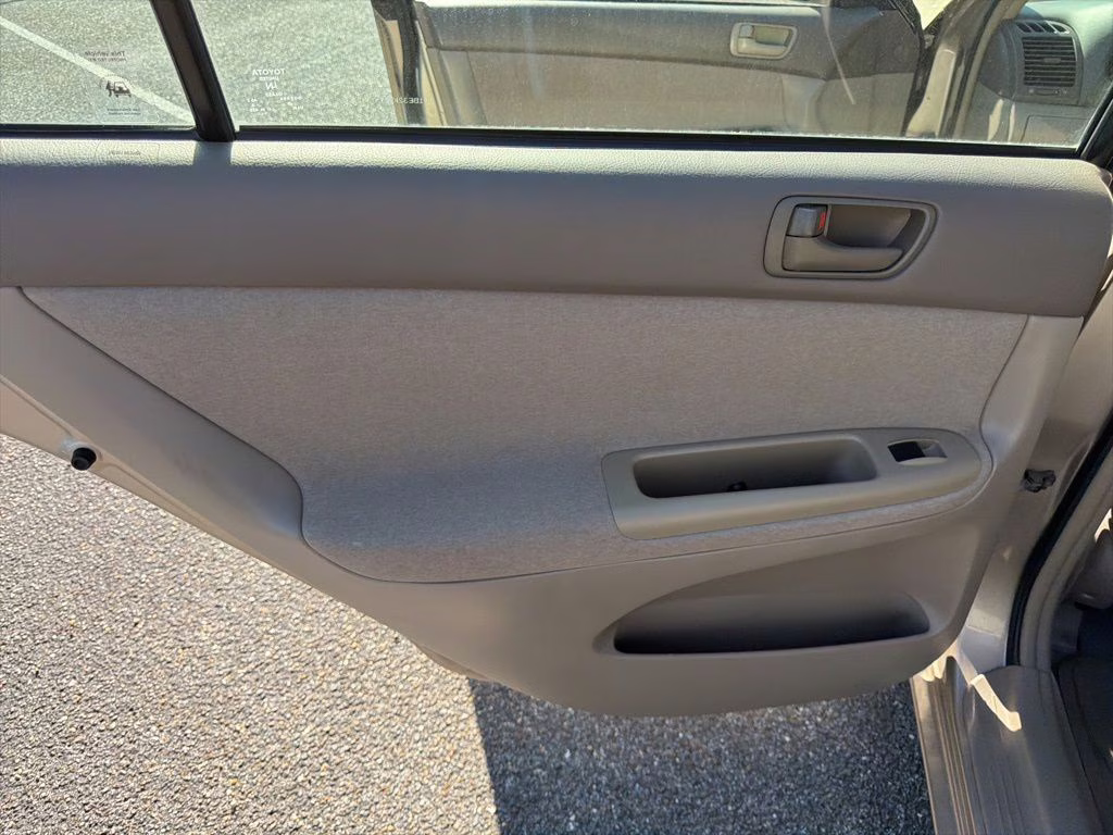 2002 Desert Sand Mica Toyota Camry SE FWD Sedan
