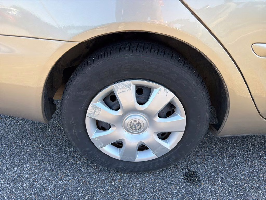 2002 Desert Sand Mica Toyota Camry SE FWD Sedan