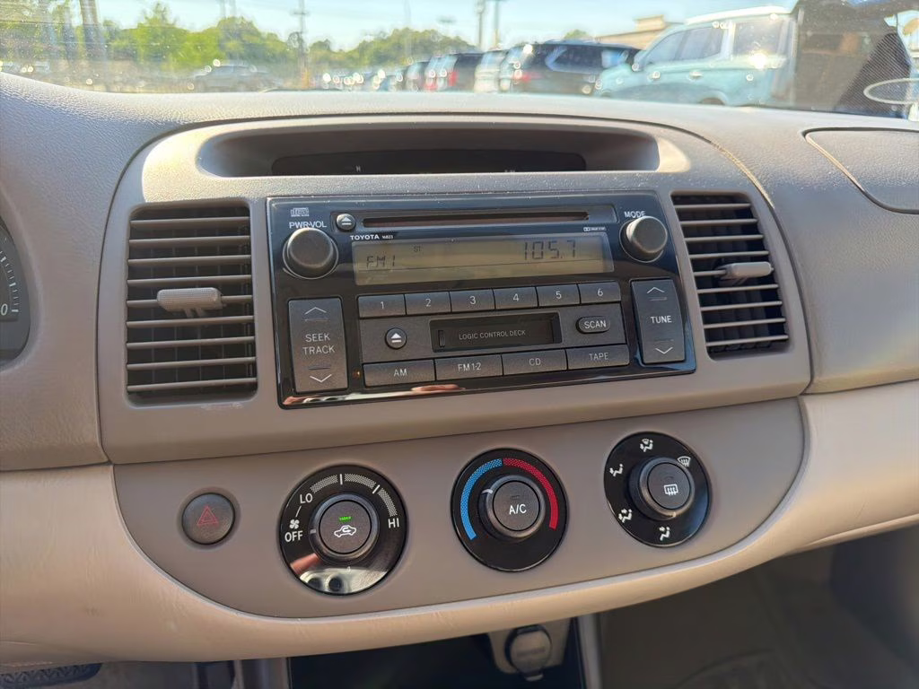 2002 Desert Sand Mica Toyota Camry SE FWD Sedan