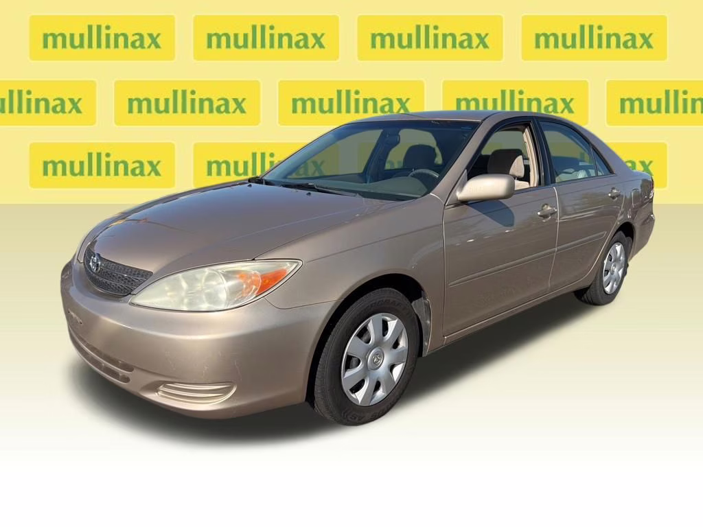 2002 Desert Sand Mica Toyota Camry SE FWD Sedan
