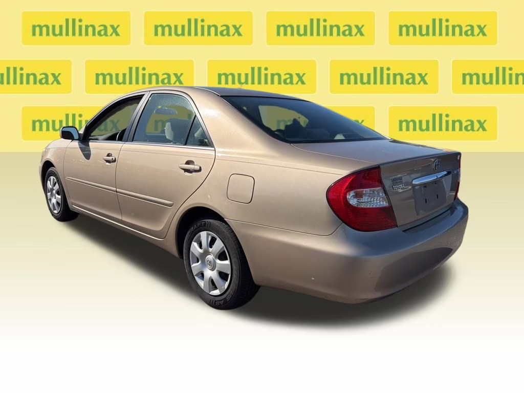 2002 Desert Sand Mica Toyota Camry SE FWD Sedan