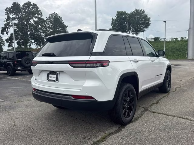 2026 Bright White Clearcoat Jeep Grand Cherokee Laredo Altitude RWD SUV