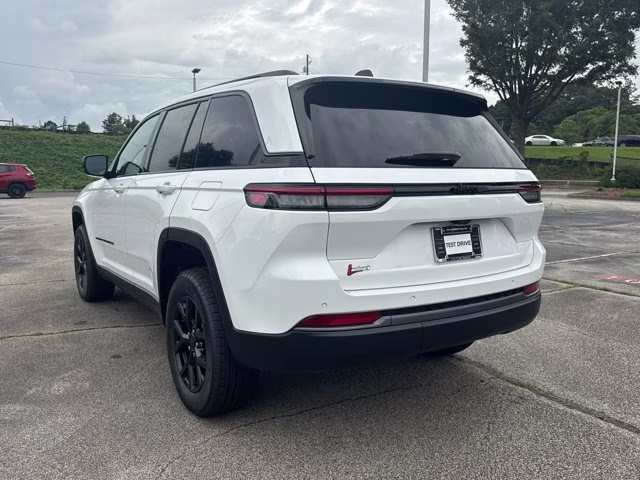 2026 Bright White Clearcoat Jeep Grand Cherokee Laredo Altitude RWD SUV