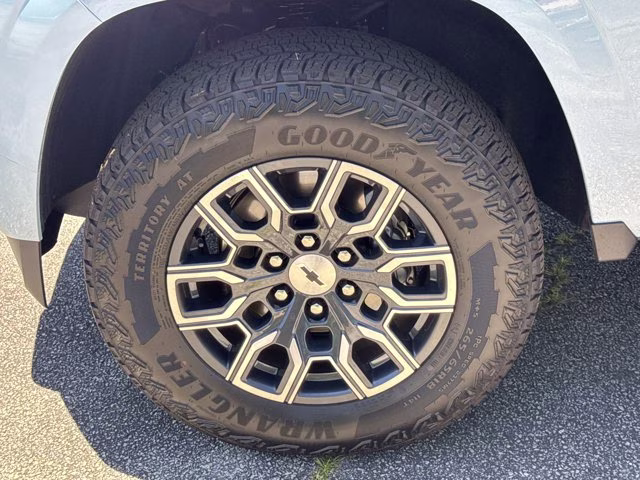 2025 Snowdrift Metallic Chevrolet Colorado 4WD Z71 4X4 Truck