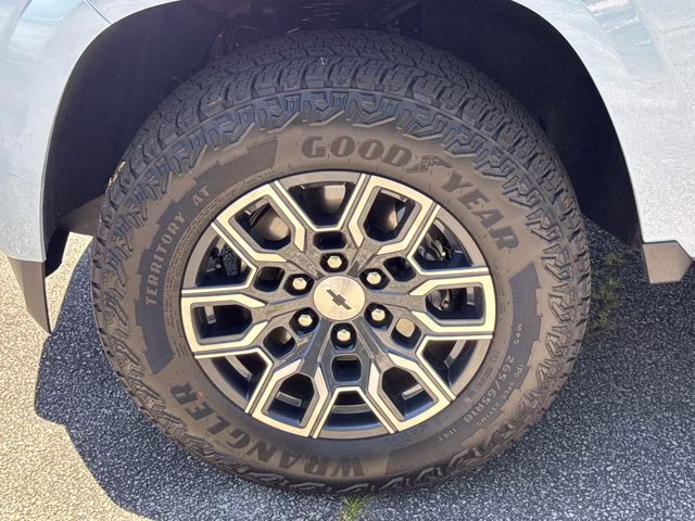 2025 Snowdrift Metallic Chevrolet Colorado 4WD Z71 4X4 Truck