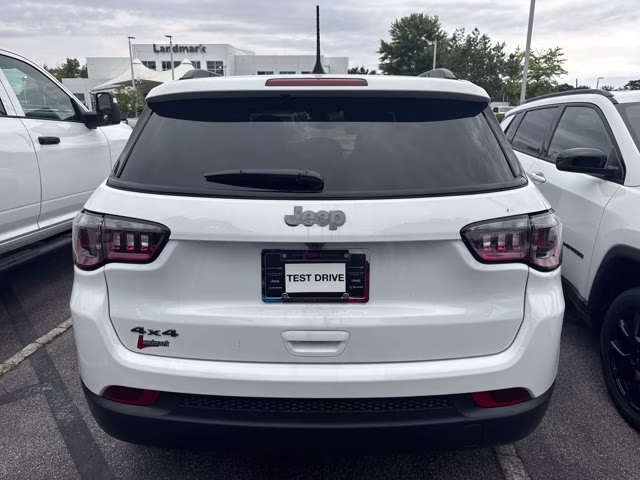 2026 Bright White Clearcoat Jeep Compass Latitude Altitude 4X4 SUV