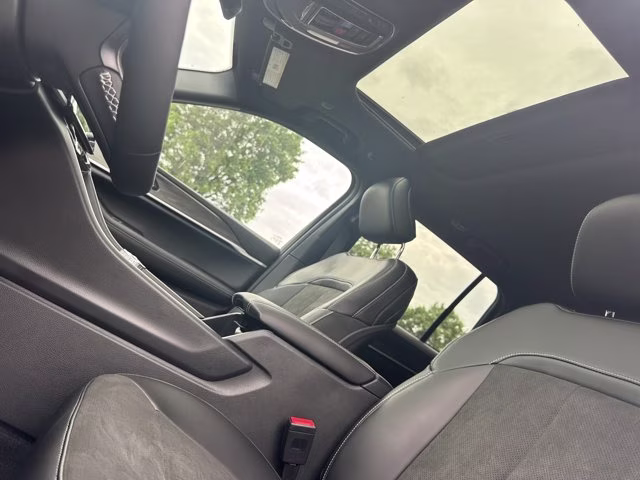 2026 Bright White Clearcoat Jeep Grand Cherokee Laredo Altitude RWD SUV