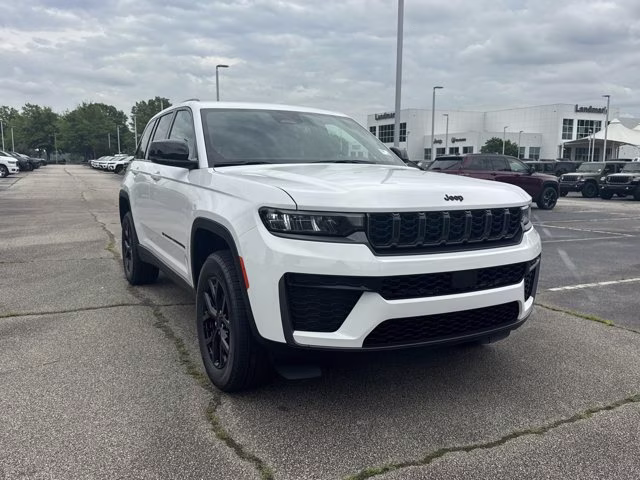 2026 Bright White Clearcoat Jeep Grand Cherokee Laredo Altitude RWD SUV