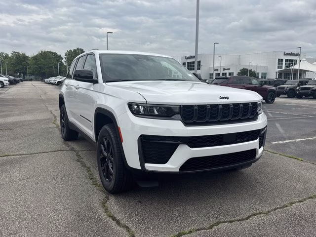 2026 Bright White Clearcoat Jeep Grand Cherokee Laredo Altitude RWD SUV