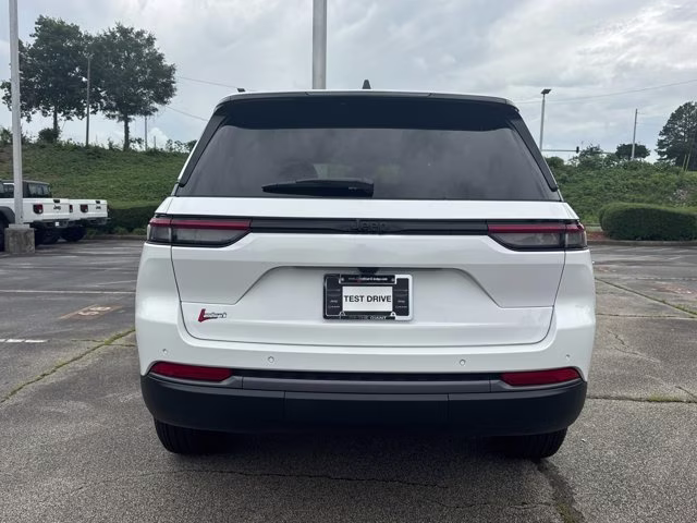 2026 Bright White Clearcoat Jeep Grand Cherokee Laredo Altitude RWD SUV