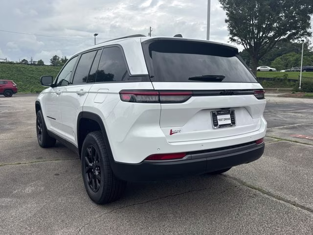 2026 Bright White Clearcoat Jeep Grand Cherokee Laredo Altitude RWD SUV