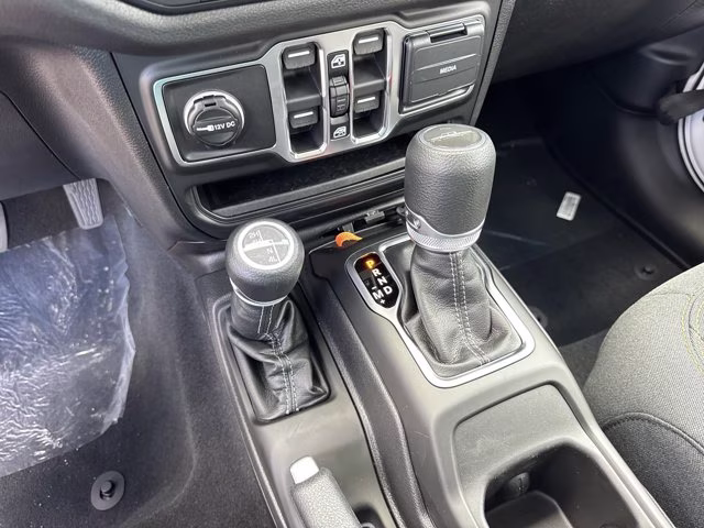 2026 Bright White Clearcoat Jeep Gladiator Sport 4X4 Truck