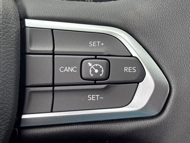 2026 Bright White Clearcoat Jeep Compass Latitude Altitude 4X4 SUV
