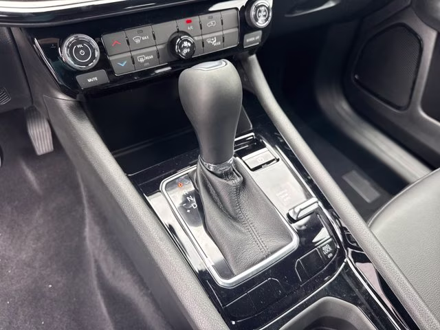2026 Bright White Clearcoat Jeep Compass Latitude Altitude 4X4 SUV