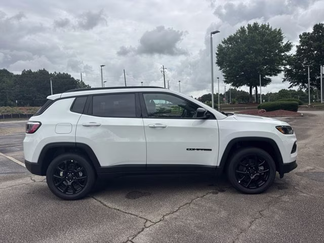 2026 Bright White Clearcoat Jeep Compass Latitude Altitude 4X4 SUV