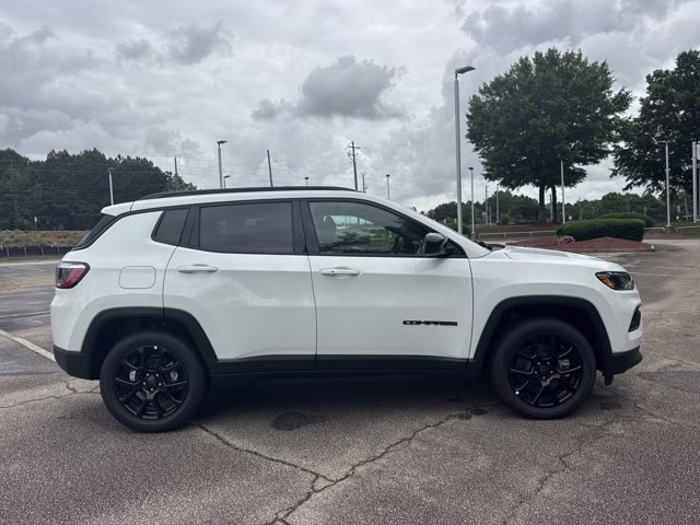 2026 Bright White Clearcoat Jeep Compass Latitude Altitude 4X4 SUV
