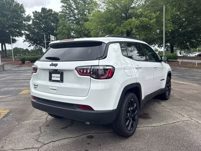 2026 Bright White Clearcoat Jeep Compass Latitude Altitude 4X4 SUV